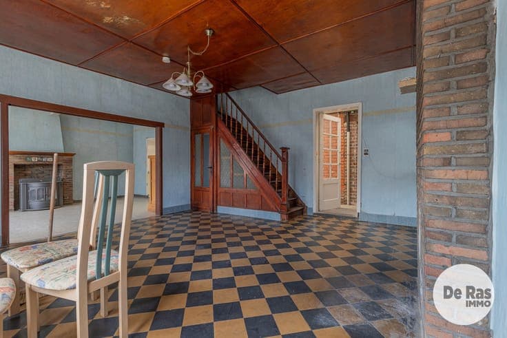 OOSTERZELE - Te renoveren woning met tal van mogelijkheden