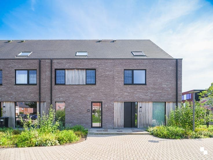 Nieuwbouw op woonerf met vijf slaapkamers te Zwijnaarde