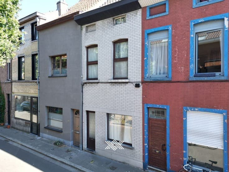 Op te knappen woning met vier slaapkamers in Gentbrugge