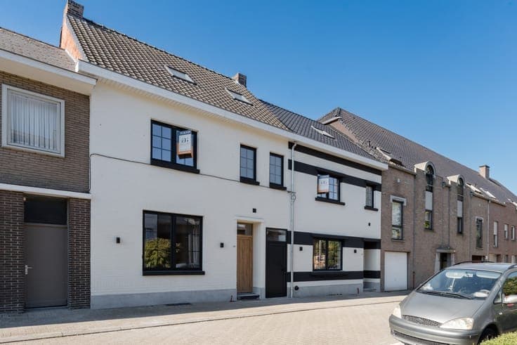 Volledig gerenoveerde karaktervolle woning met zonnige tu...
