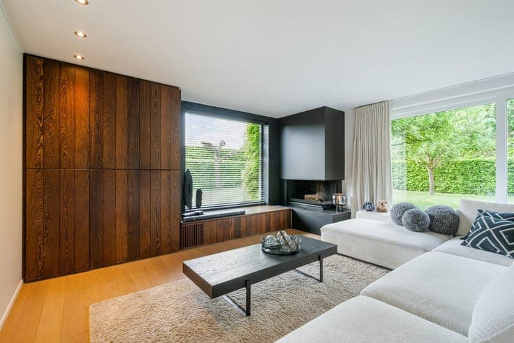 Stijlvolle villa in gegeerde villapark te Waregem.