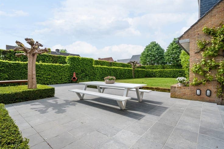Stijlvolle villa in gegeerde villapark te Waregem.