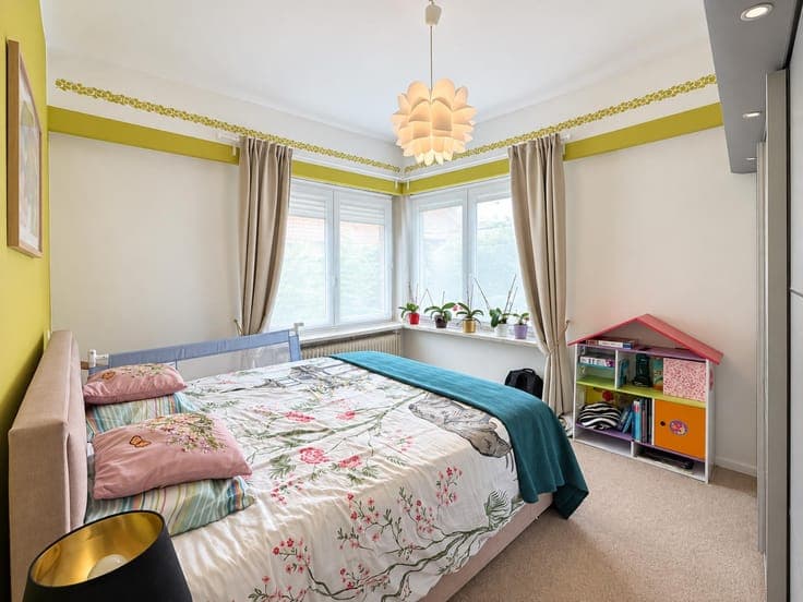 INCOME PROPERTY: 2 UNITS + GARDEN-TERRACE + GARAGES