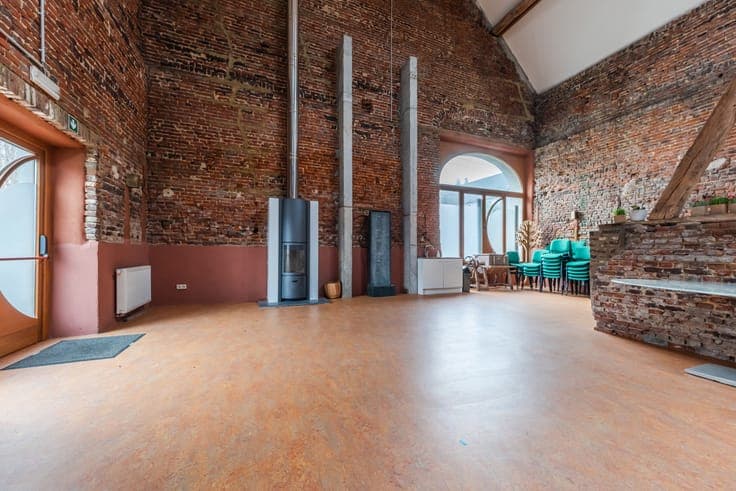 Multi-purpose complex, energy-efficiently renovated