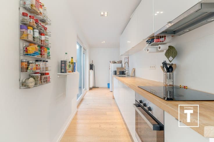 Lichtrijke gerenoveerde woning met 3 slaapkamers en buite...