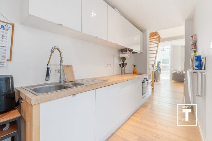 Lichtrijke gerenoveerde woning met 3 slaapkamers en buite...