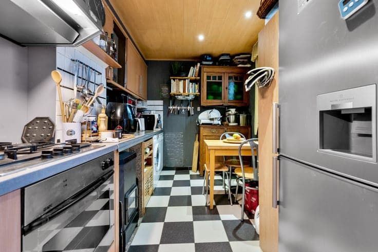 Te renoveren woning met 2/3 slkmrs en stadstuintje op een...
