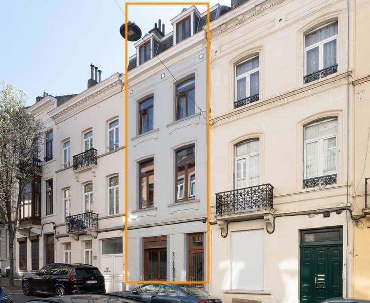 SCHAERBEEK - 6-bedroom house with garden