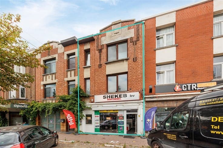 Retail space with apartment