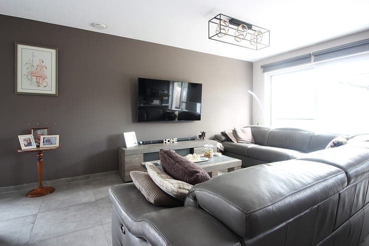 Recent family home in a residential location