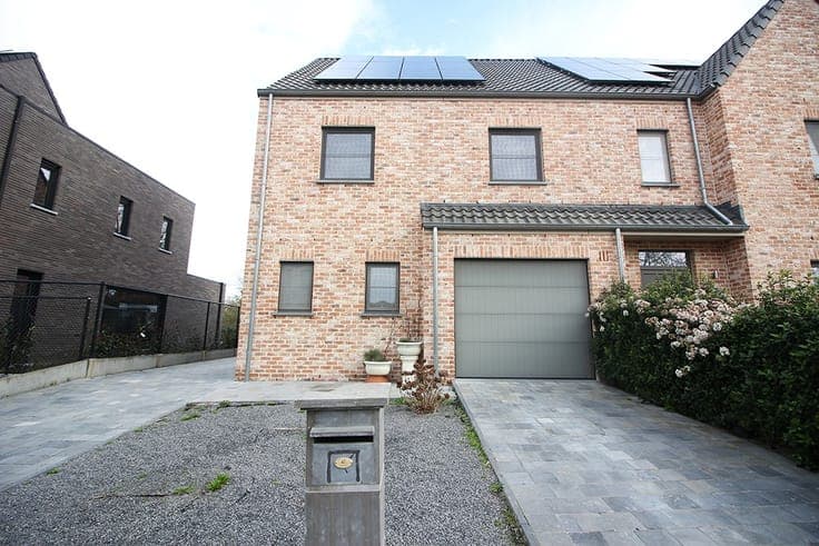 Recent family home in a residential location