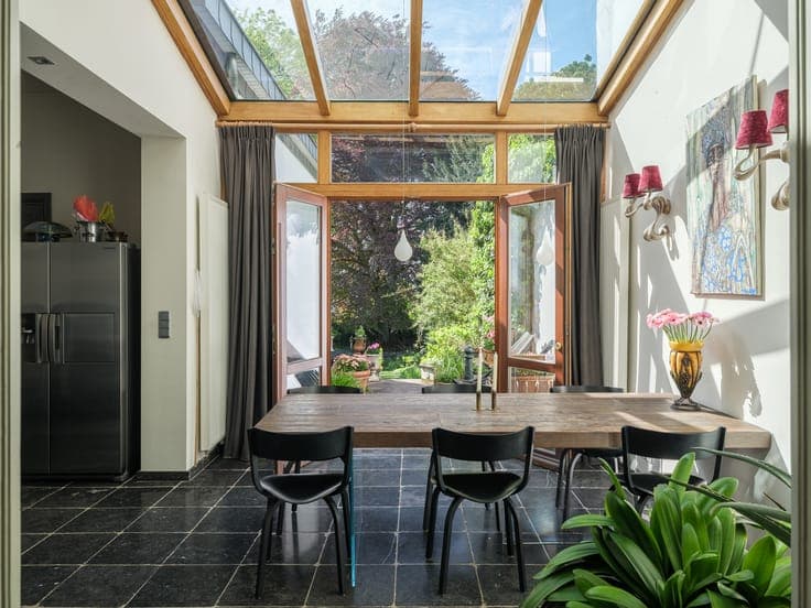 Exceptional townhouse with magnificent garden and parking po