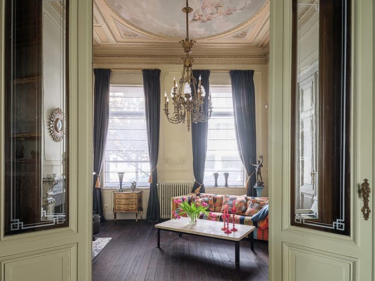 Exceptional townhouse with magnificent garden and parking po