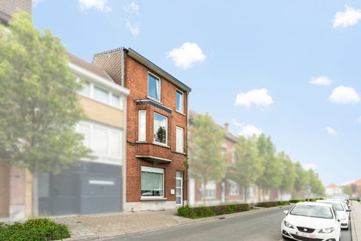 Move-in ready family home with 5 bedrooms and garden