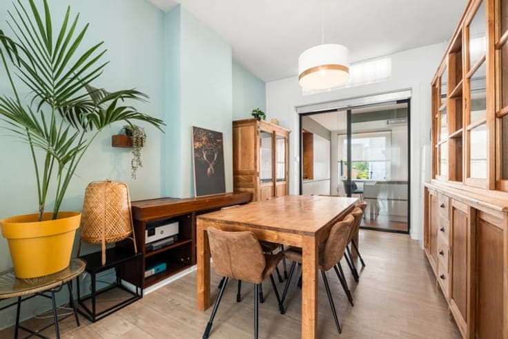 Move-in ready family home with 5 bedrooms and garden
