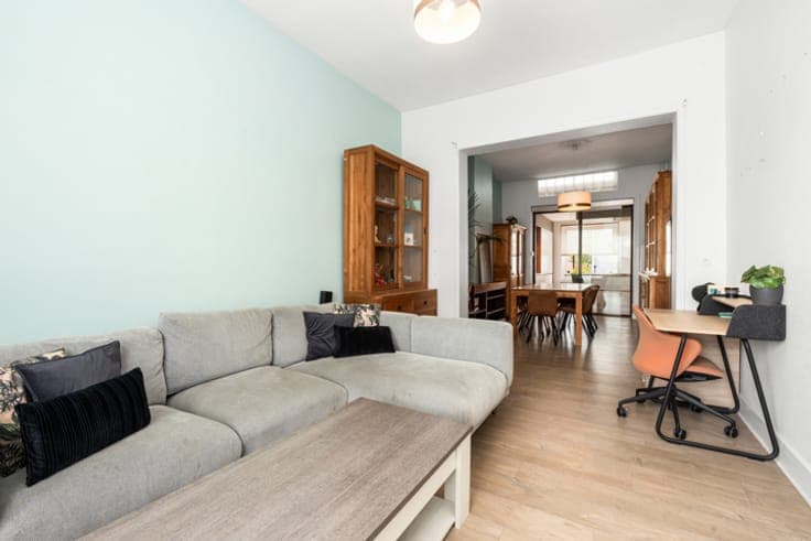 Move-in ready family home with 5 bedrooms and garden