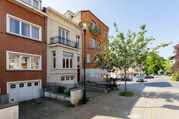 House (3 bed/2 bath) with terraces and double garage