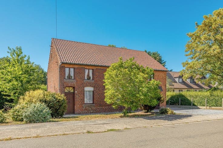 Ruime gezinswoning met bijzonder veel mogelijkheden!