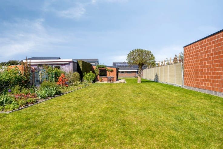 Move-in-ready villa on a spacious 1,294 m² in Sint-Eloois