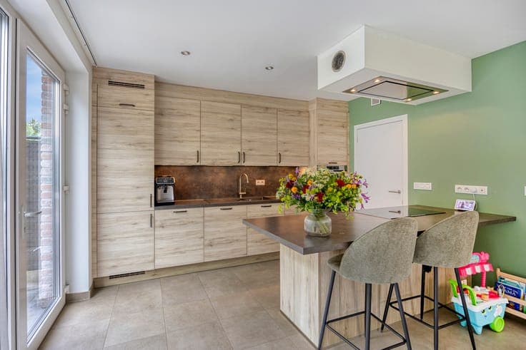Ready to move in, semi-detached building with contemporary c