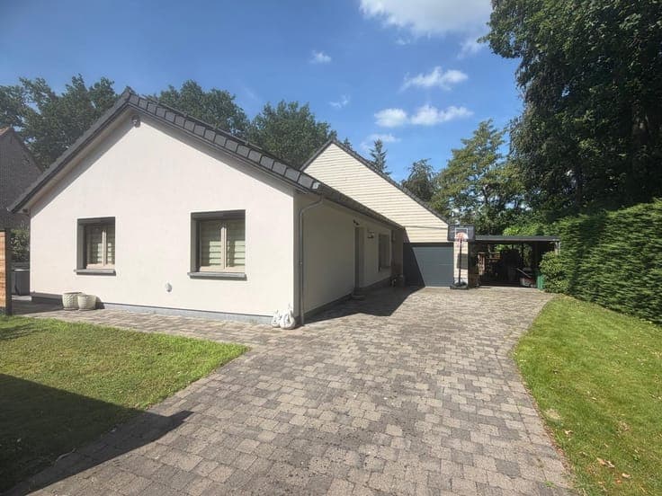 Move-in-ready home with a beautiful garden in the Lievekensb