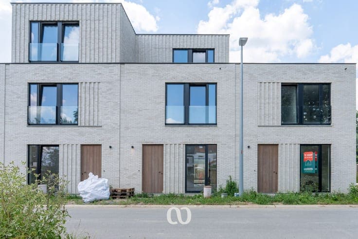 Fully finished new build home with 5 bedrooms.