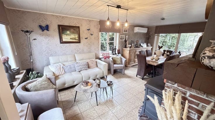 MOVE-IN READY HOME WITH 3 BEDROOMS, GARAGE AND SPACIOUS GARD