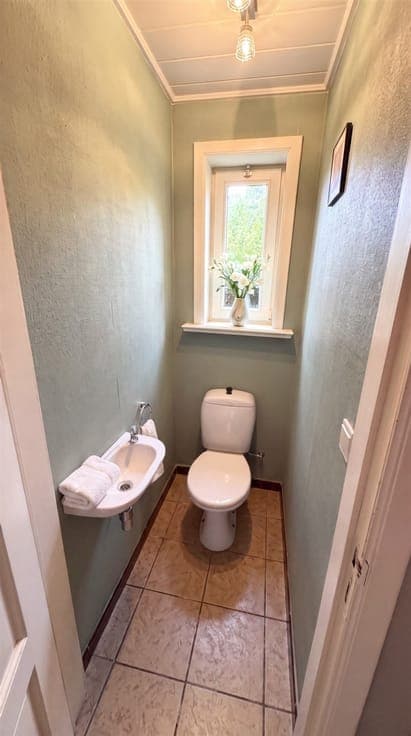 MOVE-IN READY HOME WITH 3 BEDROOMS, GARAGE AND SPACIOUS GARD