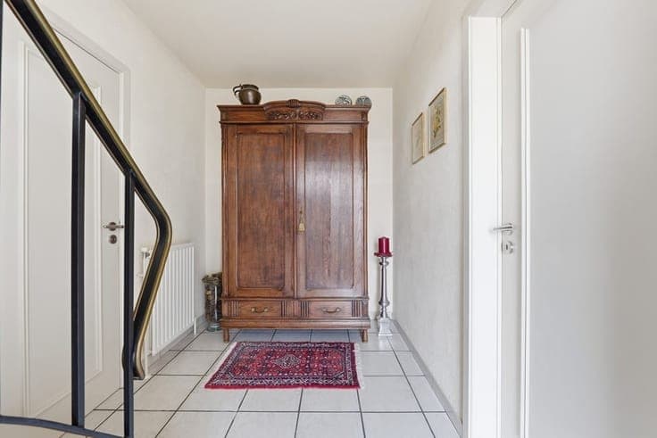 GEZINSWONING MET 3 SLKS EN GARAGE AAN DE STADSRAND VAN SI...