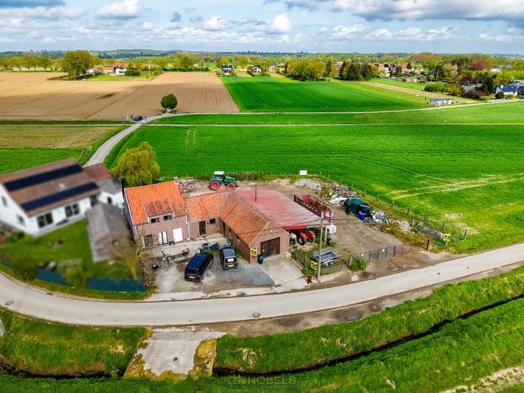 Te koop, te renoveren woning met loods op landelijke topl...