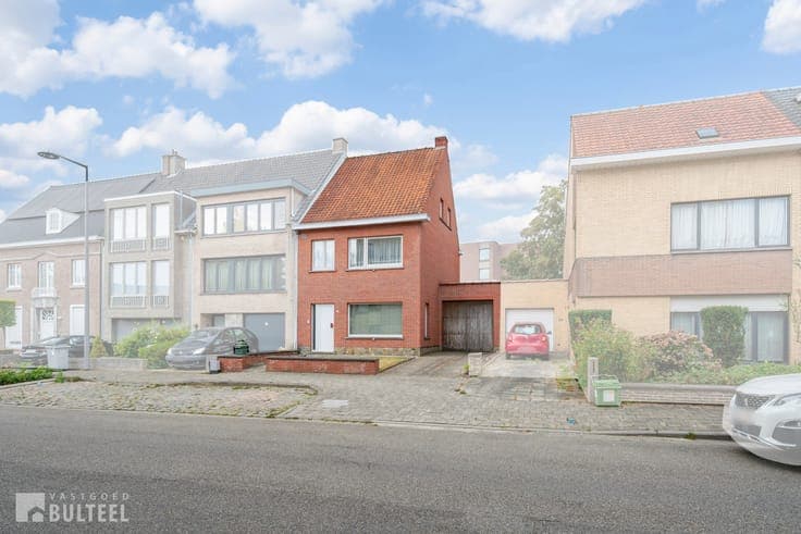 Ruime te renoveren woning nabij het centrum.