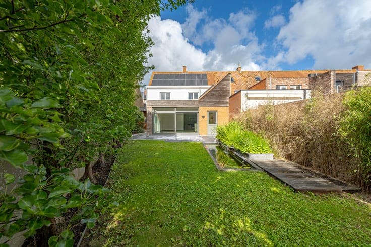 Ready-to-move-in, light-filled house with 3 bedrooms, sunny