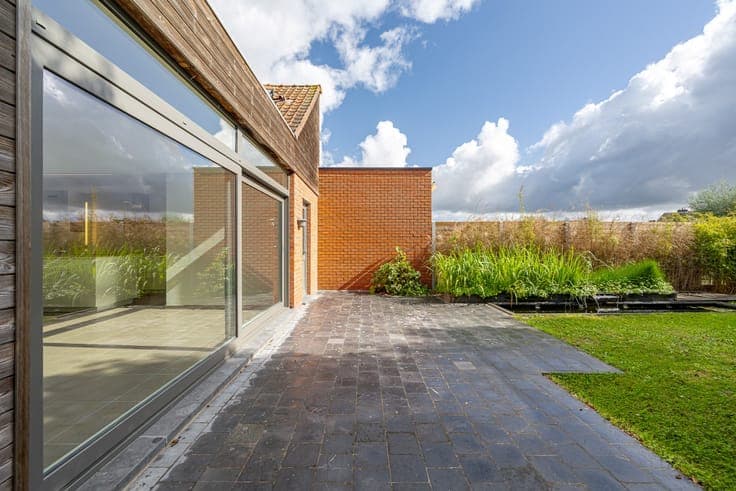 Ready-to-move-in, light-filled house with 3 bedrooms, sunny