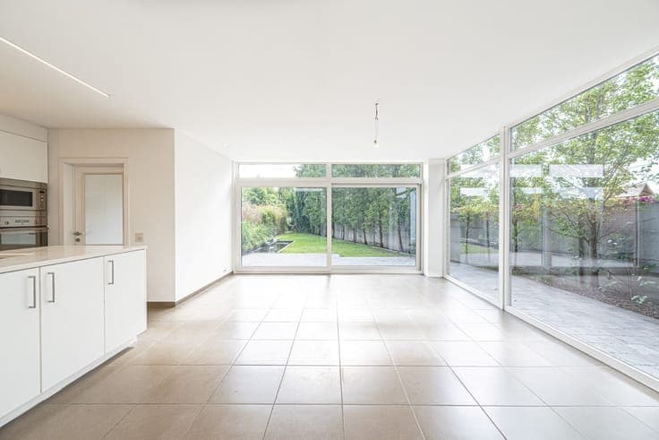 Ready-to-move-in, light-filled house with 3 bedrooms, sunny