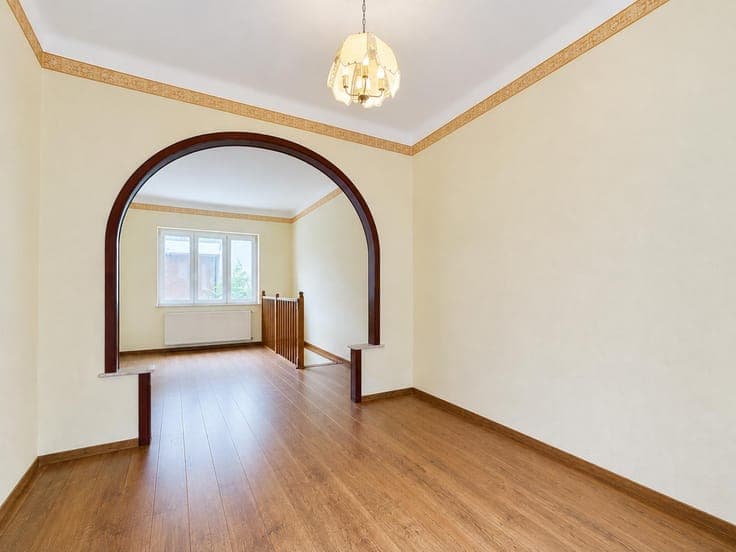 SCHEUTBOS - MAISON UNIFAM. A RENOVER - POSS. 2 APPARTEMENTS