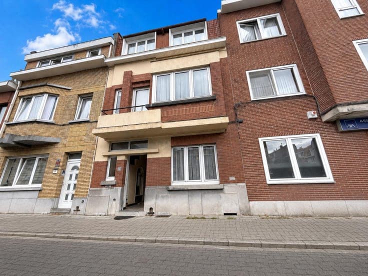 SCHEUTBOS - MAISON UNIFAM. A RENOVER - POSS. 2 APPARTEMENTS