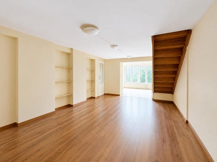SCHEUTBOS - MAISON UNIFAM. A RENOVER - POSS. 2 APPARTEMENTS