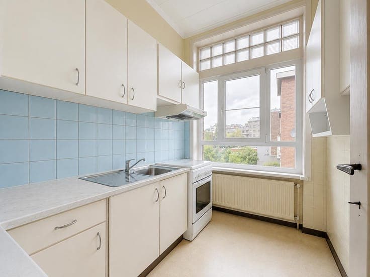 SCHEUTBOS - MAISON UNIFAM. A RENOVER - POSS. 2 APPARTEMENTS