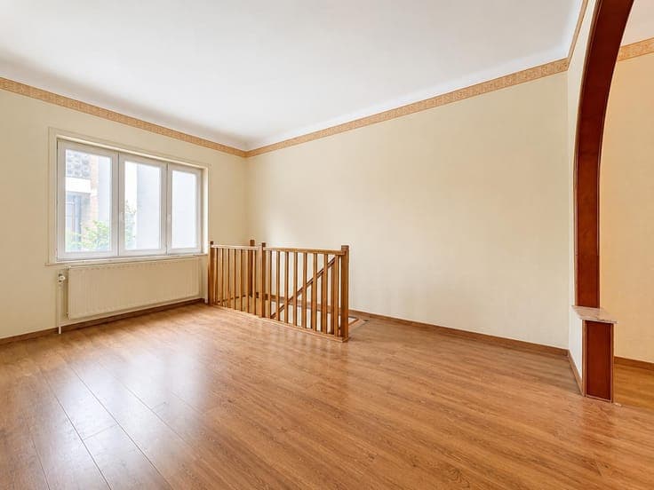 SCHEUTBOS - MAISON UNIFAM. A RENOVER - POSS. 2 APPARTEMENTS