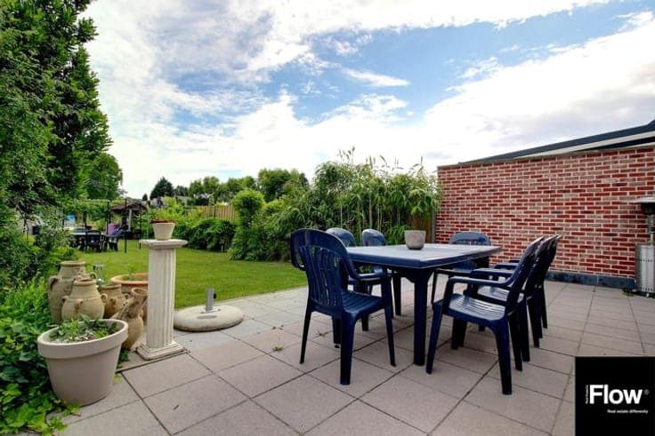 House with garage and huge garden for sale