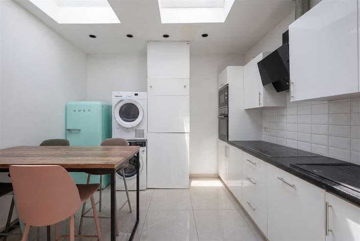 Move-in ready home with 3 spacious bedrooms in prime locatio
