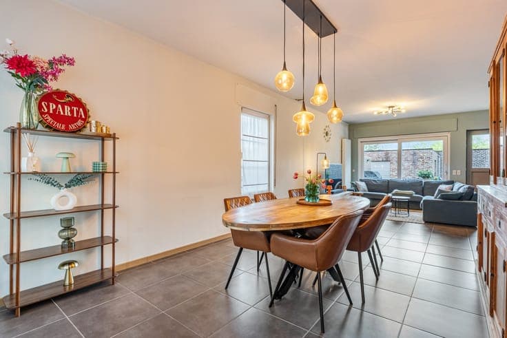 Goed gelegen, halfopen en energiezuinige woning met 3 sla...