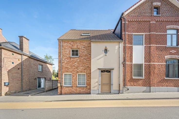 Goed gelegen, halfopen en energiezuinige woning met 3 sla...