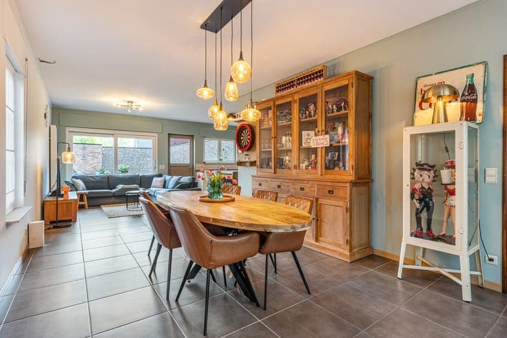 Goed gelegen, halfopen en energiezuinige woning met 3 sla...