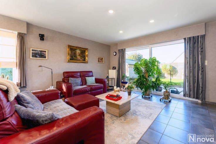 Move-in ready, energy-efficient semi-detached house with a s