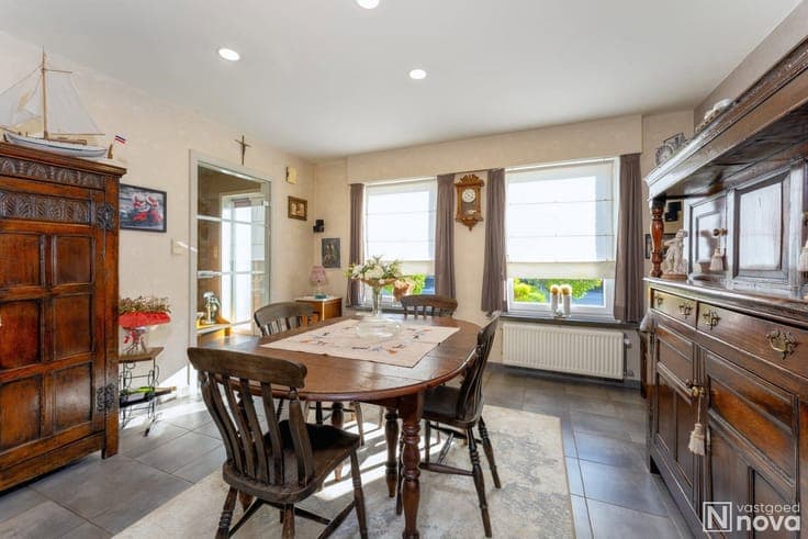 Move-in ready, energy-efficient semi-detached house with a s