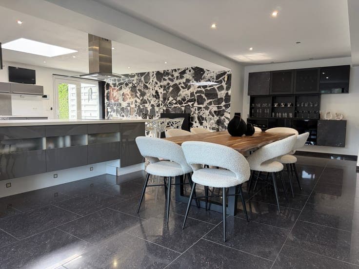 Modern 5 bed house, 350m², EPC B