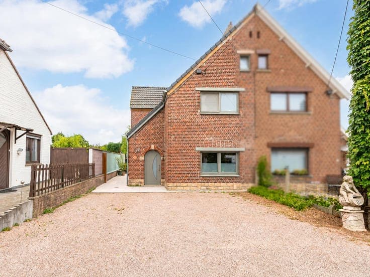 Family home with 4 bedrooms and garden in Lembeek