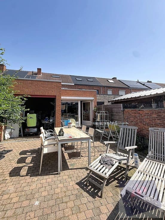 Ruime woning met garage en interessante investeringsmogel...