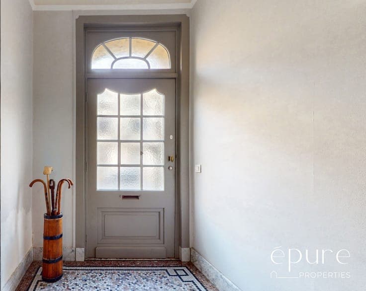 Beaux-Arts style, 4 BR+study, 35 m² S-E courtyard, EPC E!